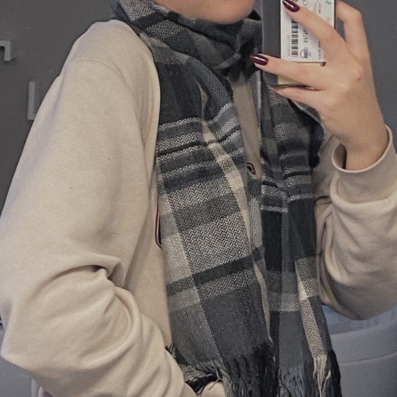 Cozy Plaid Warm Grey Scarf - Picture 1 of 3